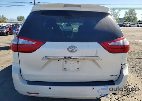 2015 Toyota Sienna Limited Premium 7-Passenger z USA, uszkodzony, nr VIN 5TDYK3DC1FS559677